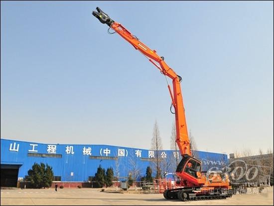 斗山工程機(jī)械中國區(qū)第一臺(tái)拆樓機(jī)驚艷亮相 房屋拆除工程迎來新利器
